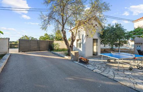 Awesome Home In Tinj With Jacuzzi - Photo 15