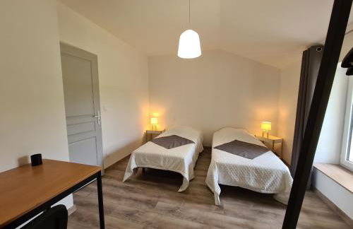 Maison tranquille avec jardin, proche Châteauroux, 4 ch., 3 sdb, terrasse, barbecue, parking - FR-1-591-358 - Photo 19