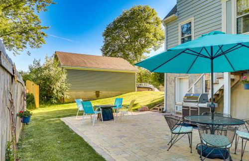 Charming Lake Mills Home Near Rock Lake and Beach - Foto 24