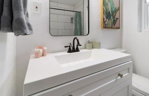 Stylish Condo min from UF & Shands Pets Welcome! - Photo 30