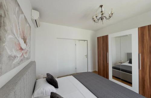 Stone & Sun Retreat with Private Pool - Foto 11