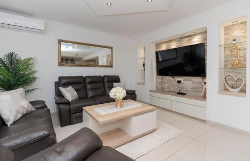 Awesome Home In Kamenmost With Jacuzzi - Foto 5