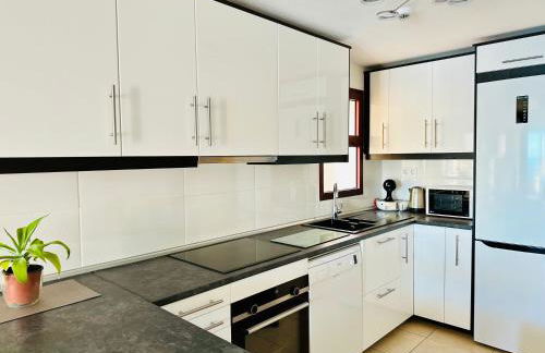 Su Eminencia - Sea View Apartment with Modern Comforts - Foto 75