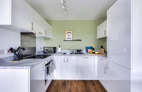 Penthouse Apartment - City Centre - Secure Parking, Balcony, Self-Check-In, Fast Wifi and Smart TV with Netflix by Yoko Property - Photo 18