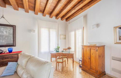 Beautiful Villa With Garden and Private Parking! - Foto 13