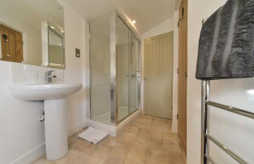 Nether Farm Roundhouses - Henmore Water & Sturston Winds with hot tubs - Bradley Wood no hot tub - Foto 5