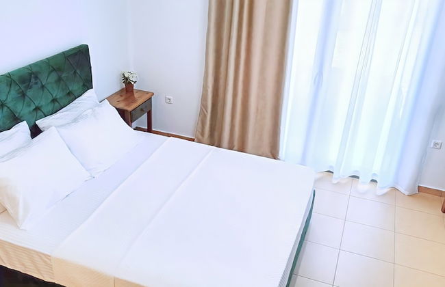 A & A Apartments - Photo 24