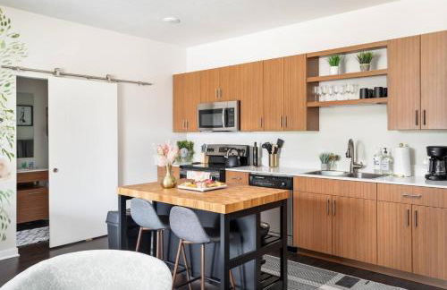 TC Sweet Pea - 2-Bedroom Condo Near Downtown TC! - Photo 18