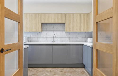 2 Royal Serviced Apartments, Ground Floor, two Bed,Fast Wifi - Space - Foto 6