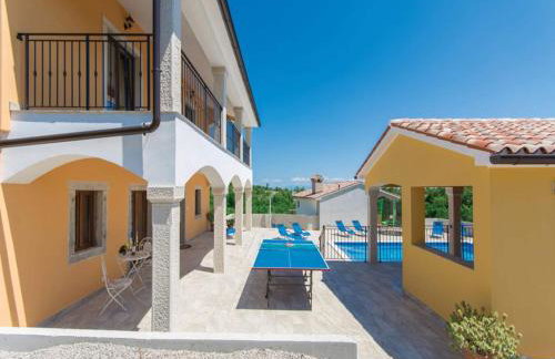 Villa in Skitaca with Pool and Sea Views - Photo 27