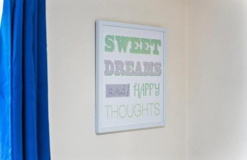 Balmoral Court -Sleeps 6 - Free Parking with Workspace - Balcony & High-Speed WiFi - Foto 37