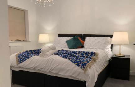 LUXURY 3 BED HOME with MULTIPLE FREE PARKING BAYS Early Check-in Late Check- Out Allowed - Foto 3