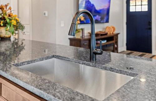 Whole House Relaxing Oasis by Fitzsimmons Campus - Photo 12