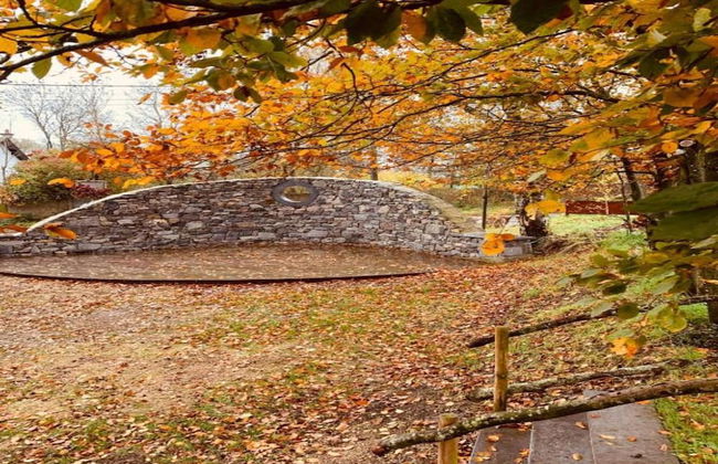 Cottage With Bubble Bath - Photo 37