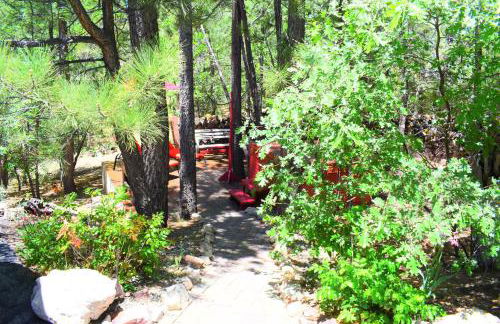 Dream Getaway-Secluded Hot Spa-Walk to Village-Walk to Pineknot Trailhead-Plus King Bed! - Foto 38