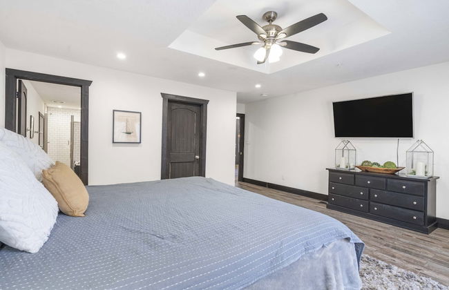 Foggy River Retreat For 16! - Photo 8