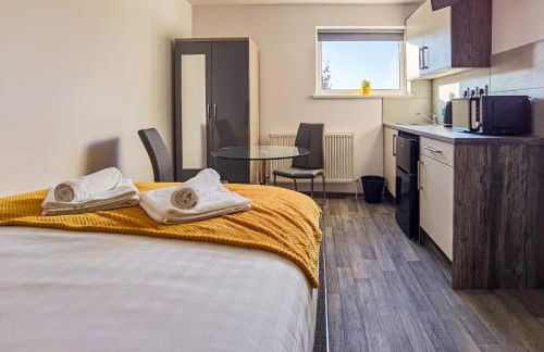 4 Bedroom 4 Bathroom Contractor House with Secure Locks on Each Bedroom Managed by Your Lettings Short Lets & Serviced Accommodation Peterborough including FREE Parking and WiFi - Foto 27