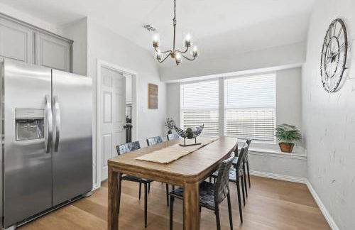 Luxury Backyard Pool & Patio Oasis 4-BD - Foto 12