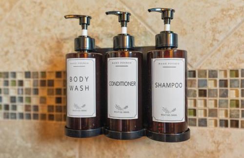 Luxury Resort Family Home Professionally Furnished Ultra Comfortable beds Epic Mario Game Room Themed Bedrooms Heated Pool and Spa Outdoor Grill Golf Course View - Foto 61