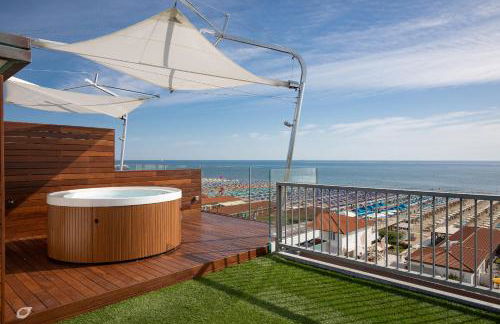 Beachfront Penthouse with private parking - Foto 2