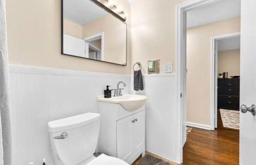 New! Cozy Mid Century Modern Oasis 3bd Home - Foto 29