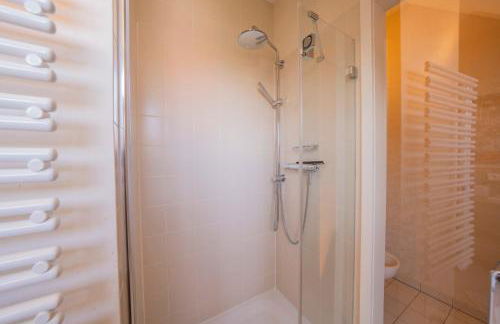 Ferienhaus Peeneblick - exklusives Traumhaus in Direktlage am Wasser mit Bootssteg und Aussensauna - Foto 35