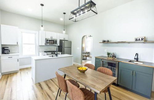 Jennifer's Broadway Cozy Gem w Fireplace King Bed - Foto 1