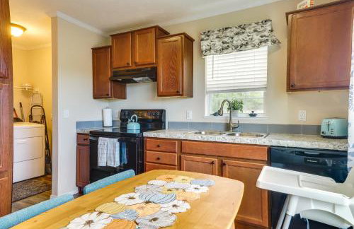 Family Home in Rapid City about 4 Mi to Torch Lake! - Foto 7