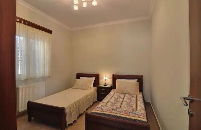 Memories of Milos - Photo 5