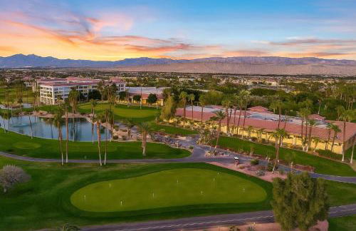 Luxe Palm Springs Villa- Sunset Oasis Private Heated Pool & Spa on Golfcourse - Foto 1