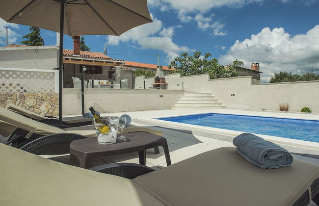 Detached House With Private Pool Near the Coast - Foto 24