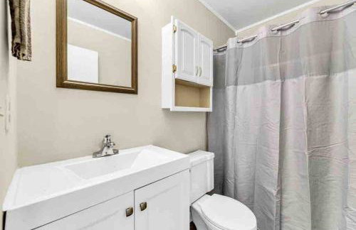 Greensboro Get-together, K Bed, Secret Playroom, central location - Foto 37