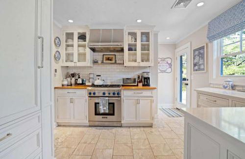 Steve's Place: Heated Pool, 3BR Southold Home, Beach - Foto 13