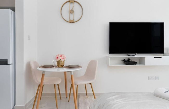 Neat Studio at Carson C - Photo 16