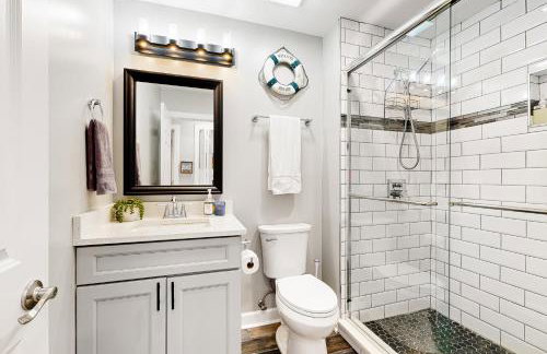 Waterfront Fun! Group Getaway on Lake Marie - Foto 27