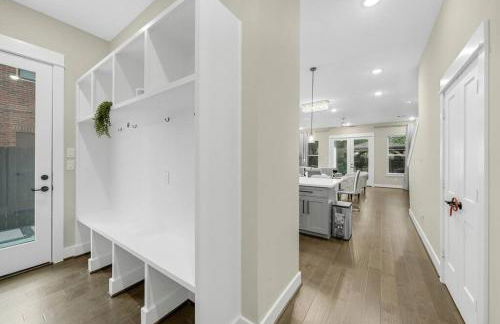 Gray Lux Hse 3BR 3 and half Ba MedCenter DownTWN HotTub - Photo 21