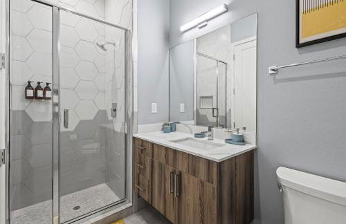 Trendy 1BR w 10ft Ceilings FREE Parking Pet Friendly - Foto 13