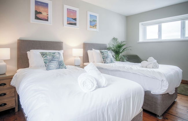 Hill House - 4 Bedroom - Llanrhidian - Photo 12