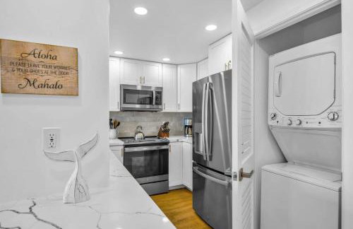 Oceanfront Modern Coastal Remodel - Serene Sunsets & Relaxation on Large Lanai - Foto 21