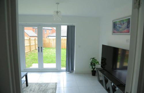 Beautiful New family home - Photo 1