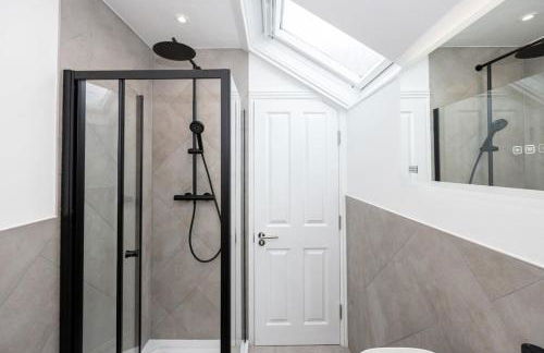 Stunning Luxury Spacious Holiday Home - 5 Bedrooms - Rest & Recharge in Manchester - Foto 15