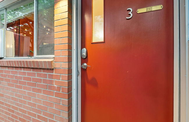 Brick Suite | Bright & Bold Retreat Near Old Town - Foto 22