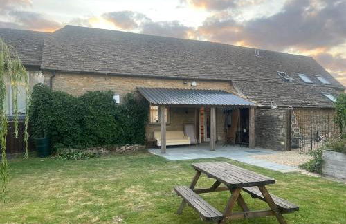 Private & Spacious Cotswold Barn - Foto 17