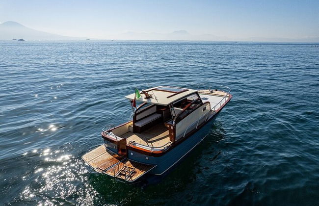 Excursión privada de un día en barco a Isquia y Procida - Escape exclusivo - Foto 1