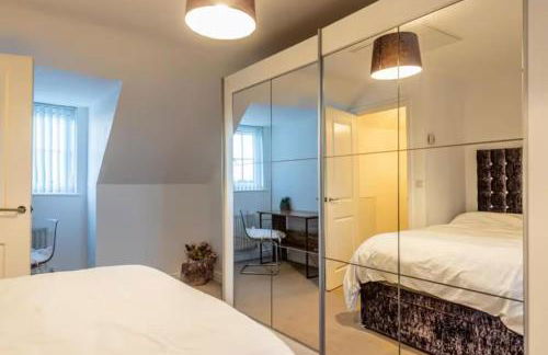 Family-Friendly 4-Bedroom House in Moston with Parking and Garden - Foto 24