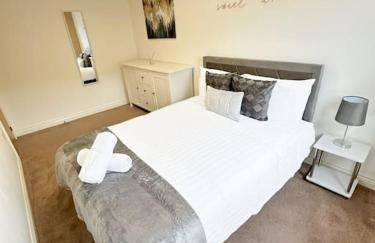 Luxury 3 Bedroom House With FREE Parking - Foto 23