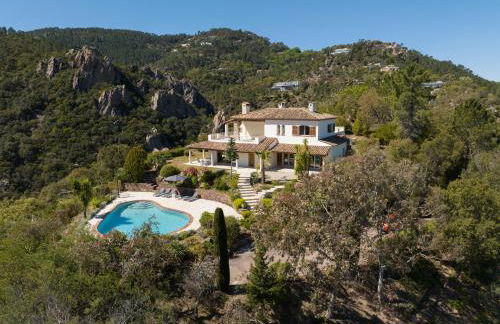 VILLA L'ESTEREL AVEC PISCINE VUE MER -MANDELIEU 06210- 6 Pers - Foto 2