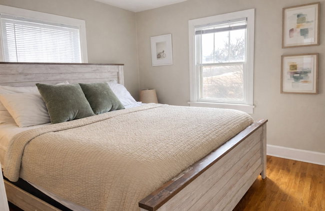 Beautiful Bungalow Next to UNC - Free Cruiser Bikes! - Foto 5