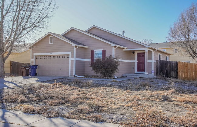 South Side COS & Ft. Carson Value Stay! Dogs OK! - Foto 21