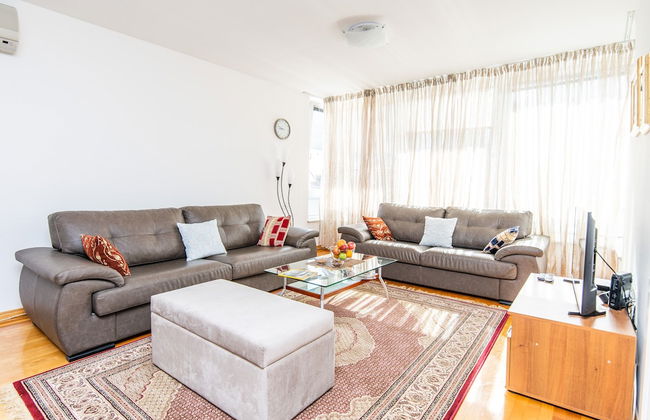 Modern 2bdr Apartment in the Center- Free Parking - Foto 1